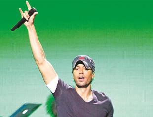 Enrique Iglesias sings at Maçka Küçükçiftlik