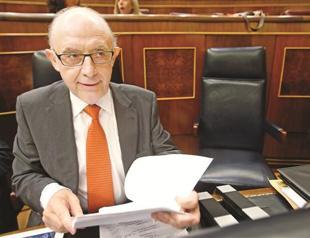 Spain says GDP shrank once more