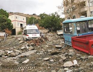 Marmara, Avşa dealing with flood aftermath