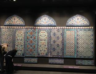 Louvre puts ‘stolen’ Turkish tiles on display at Islamic Arts Gallery show
