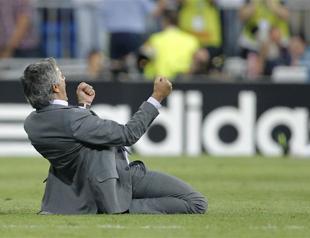 Last-minute Ronaldo strike sinks City