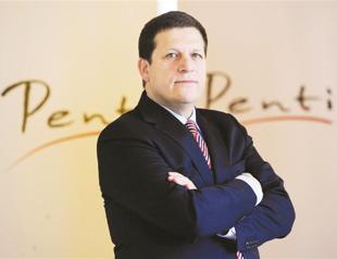 Local stocking firm Carlyle, join forces