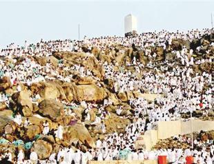 Millions of Muslims flood to Arafat as hajj begins