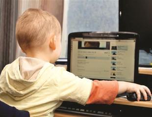 Turks use Internet for surfing and Facebook