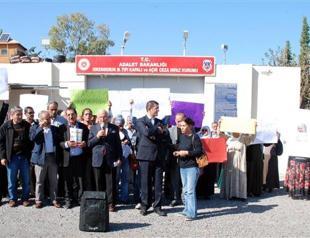 No striker in critical condition, says Justice Ministry