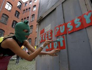 Russian PM says Pussy Riot women should be freed