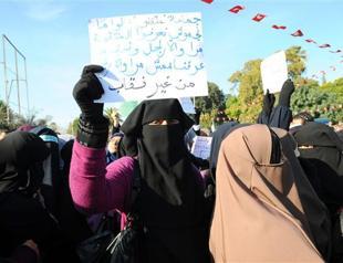 Islamists protest in Cairo, call for Islamic Law