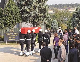 No initial indication of poison in body of Turkeys late president