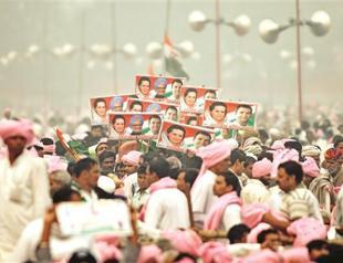 Indian gov’t hits streets for foreign supermarkets