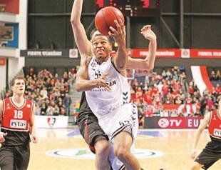Fener suffers big blow, Eagles win