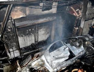 Car bomb kills four at mayors office near Damascus