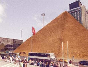 Pyramids of Egypt now coming to Taksim area