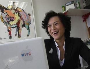 Hong Kong tycoon swamped with offers for gay daughters hand