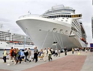 Tourism revenues fall in third quarter