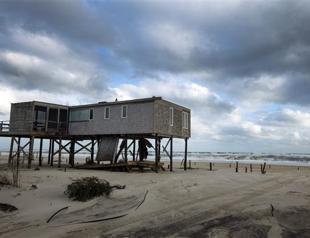 Online troll apologizes for false Sandy tweets