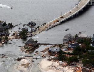Obama tours disaster zone as Sandys toll mounts