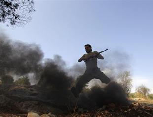 Syrian rebels kill 28 soldiers in checkpoint attacks