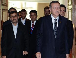 Erdoğan, Ahmadinejad discuss Syria during Bali forum