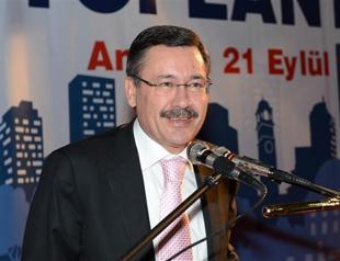 AKP Mayor sues 600 of his followers