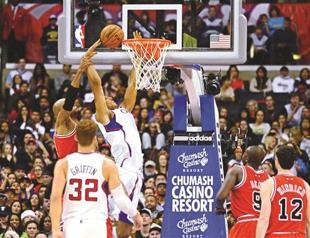 High-flying Clippers beat helpless Bulls