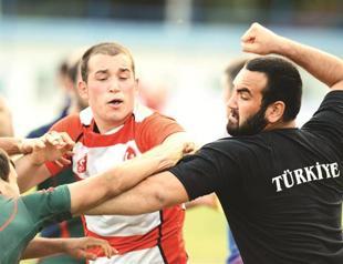 Brawl breaks out during rugby game