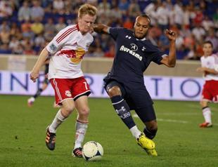 Tottenham says Younes Kaboul out for 4 months