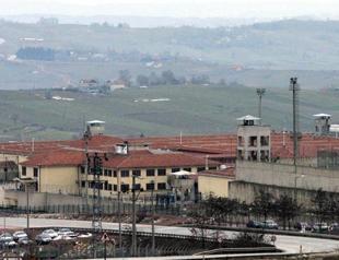 Convict escapes from high security prison