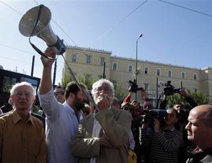 Greek transport, media workers open week of anti-austerity strikes