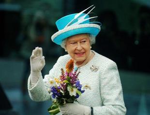 Queens wardrobe secrets revealed in new book