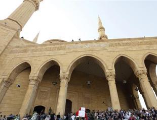 Three killed in bombing at Baghdad Shiite mosque