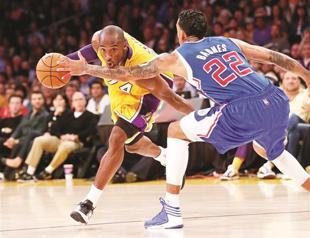 LA Lakers win at last, beat Pistons