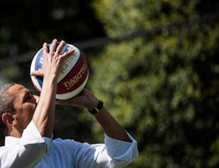 Obama shoots hoops to pass time on election day