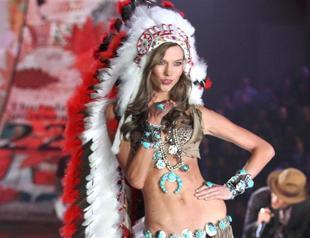 Victoria’s Secret apologizes for use of headdress