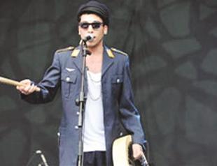 Can Bonomo lights up the stage at Salon