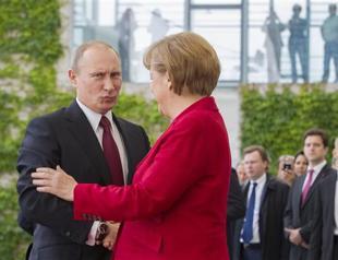 Merkel meets Putin in Kremlin for critical dialogue