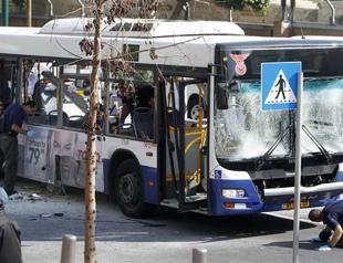 Explosion hits Tel Aviv bus, 17 casualties