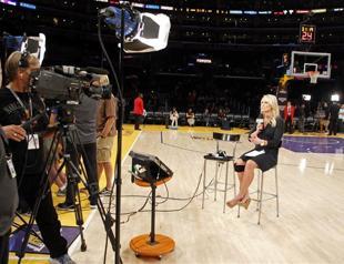 News Corp buys 49 percent stake in Yankees Televison