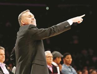 D’Antoni at the helm as Lakers beat Nets