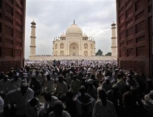 Dubai to build Taj Mahal replica