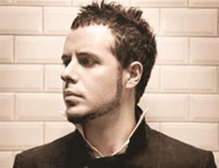 Emre Aydın performs at Jolly Joker