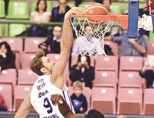 Efes meets EA7 in key Euroleague match