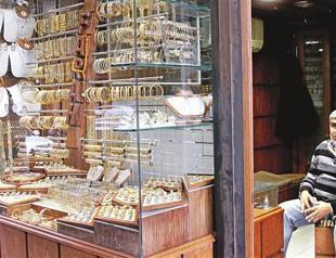 Global gold demand drops by 11 percent