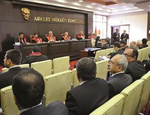 Ex-prosecutors in charity corruption case acquitted