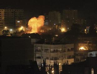Israeli air strikes hit Hamas HQ in Gaza