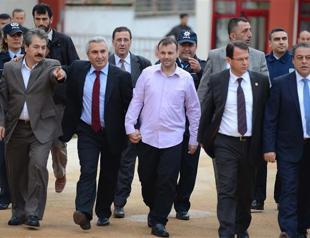 Turkish journalist freed, causes rift between AKP, CHP