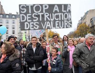 More than 100,000 march against gay marriage in France