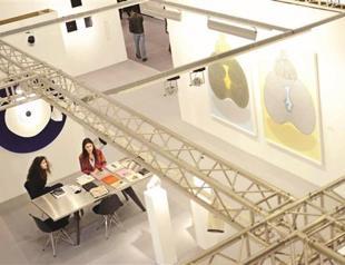 Contemporary Istanbul closes to enthusiastic crowds