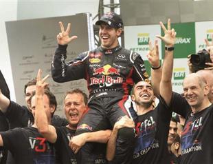 Vettel makes Formula 1 history with third straight championship