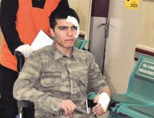 8 soldiers injured in capsizing accident