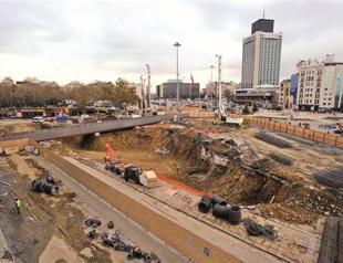 Footbridge opened in Taksim Square